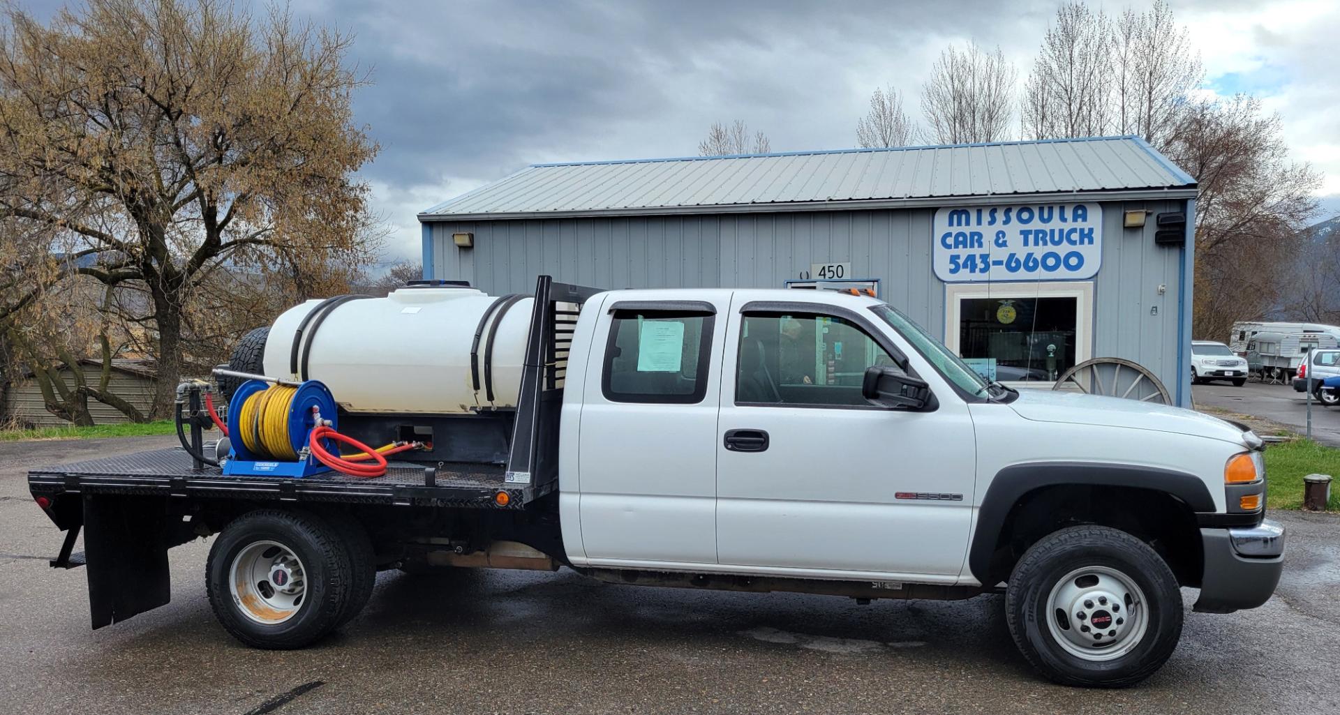 2005 White /Black GMC Sierra 3500 Ext. Cab 4WD (1GDJK39G65E) with an 8.1L V8 OHV 16V engine, Automatic transmission, located at 450 N Russell, Missoula, MT, 59801, (406) 543-6600, 46.874496, -114.017433 - Photo#0